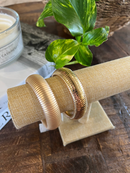 RIBBED METAL STRETCH BRACELET, GOLD