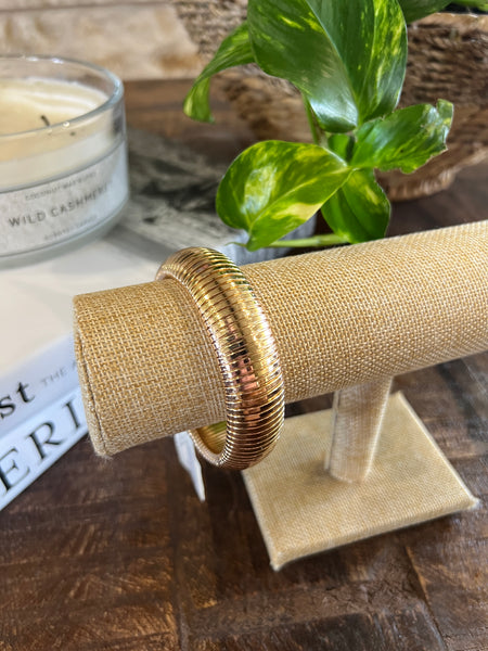 RIBBED METAL STRETCH BRACELET, GOLD