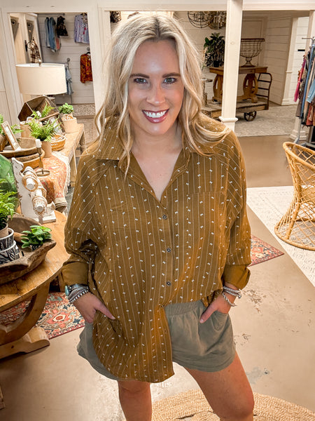 BOW PRINT BUTTON DOWN, MOCHA