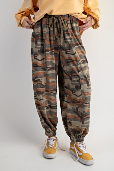CAMO PRINT JOGGERS, SAGE OLIVE