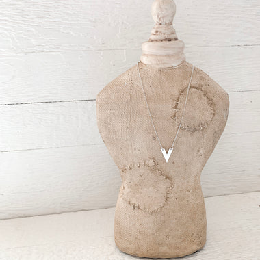 MATTE SILVER "V" NECKLACE
