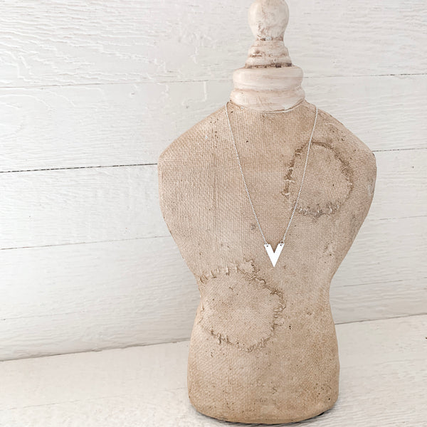 MATTE SILVER "V" NECKLACE