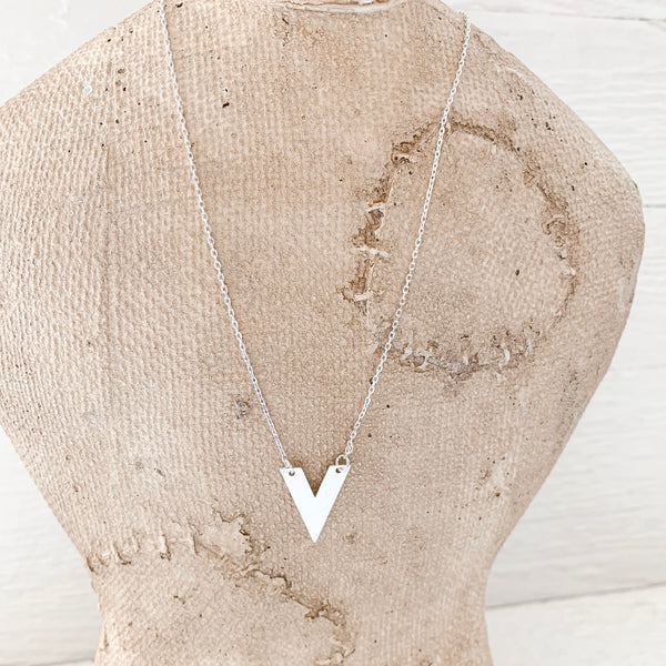 MATTE SILVER "V" NECKLACE